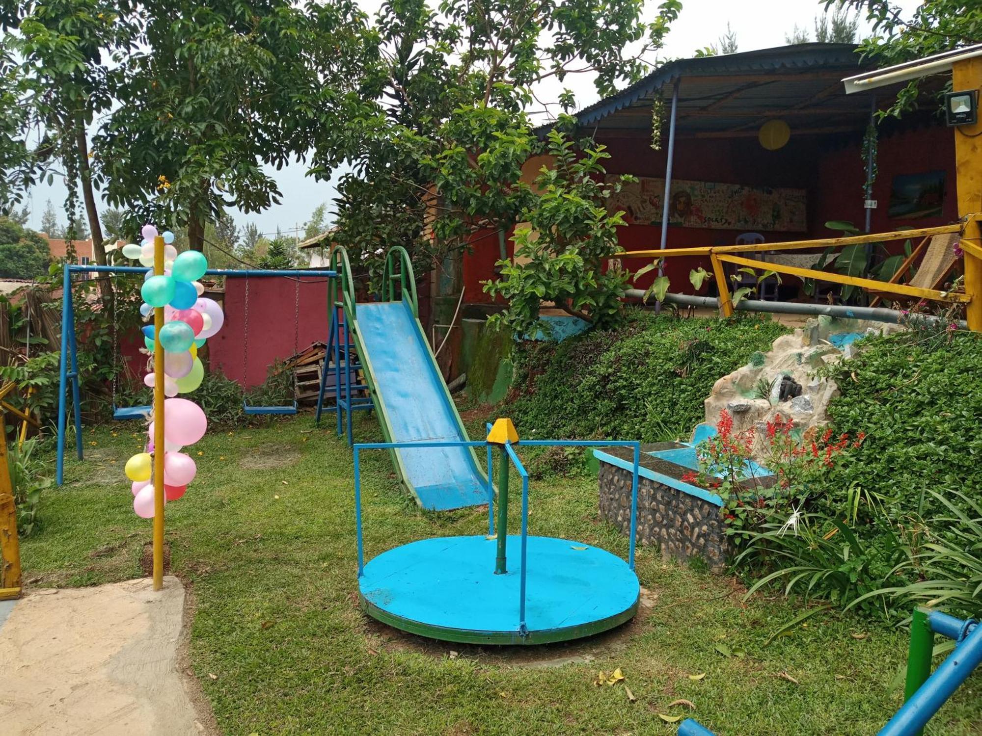 Colours Club And Spa Kigali Ngoại thất bức ảnh