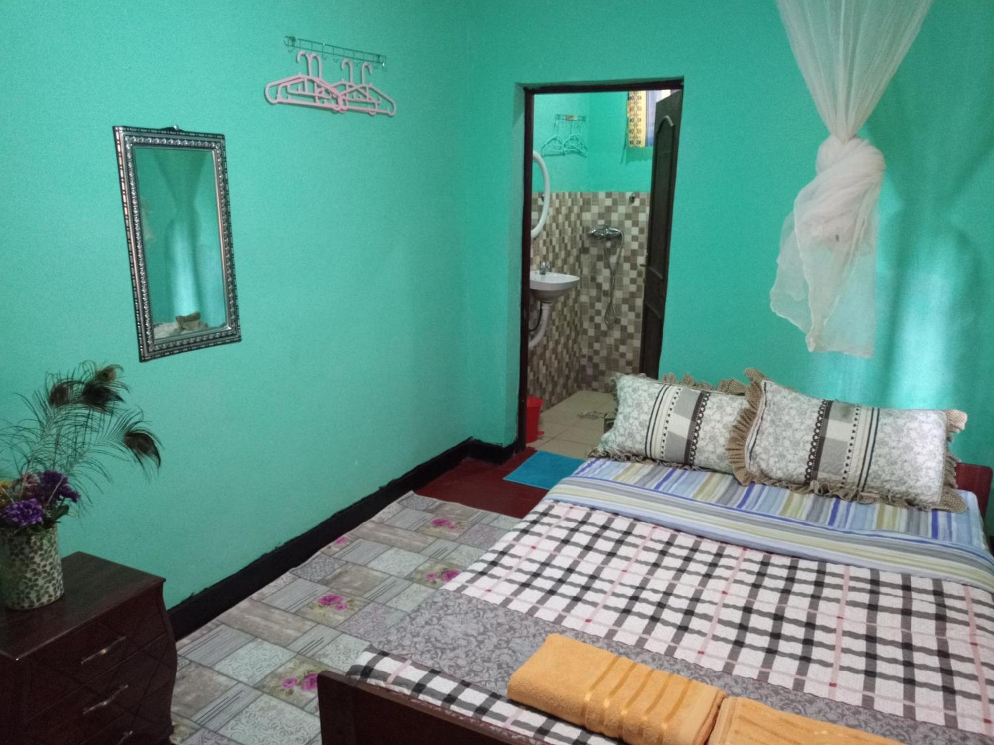 Colours Club And Spa Kigali Ngoại thất bức ảnh
